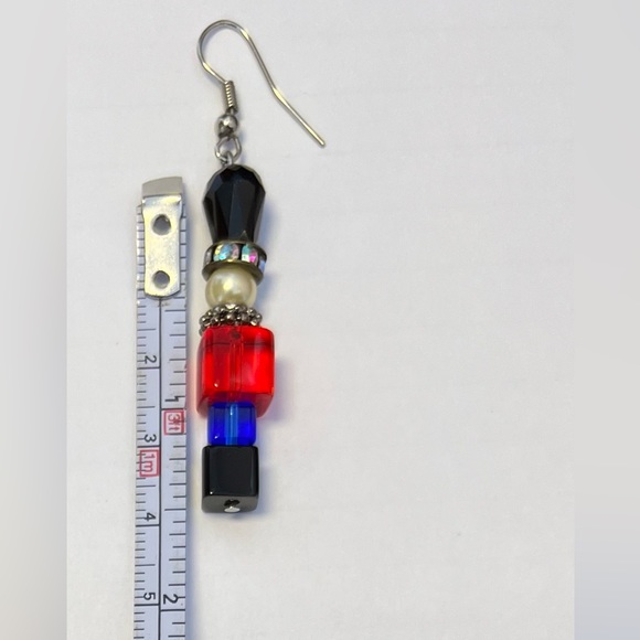 Handmade toy soldier earrings. Square beads silver spacer and pearl. Fish hook - Picture 3 of 4